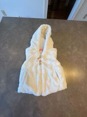 Minoti White Faux Fur Hooded Toggle Vest Size 18 Months